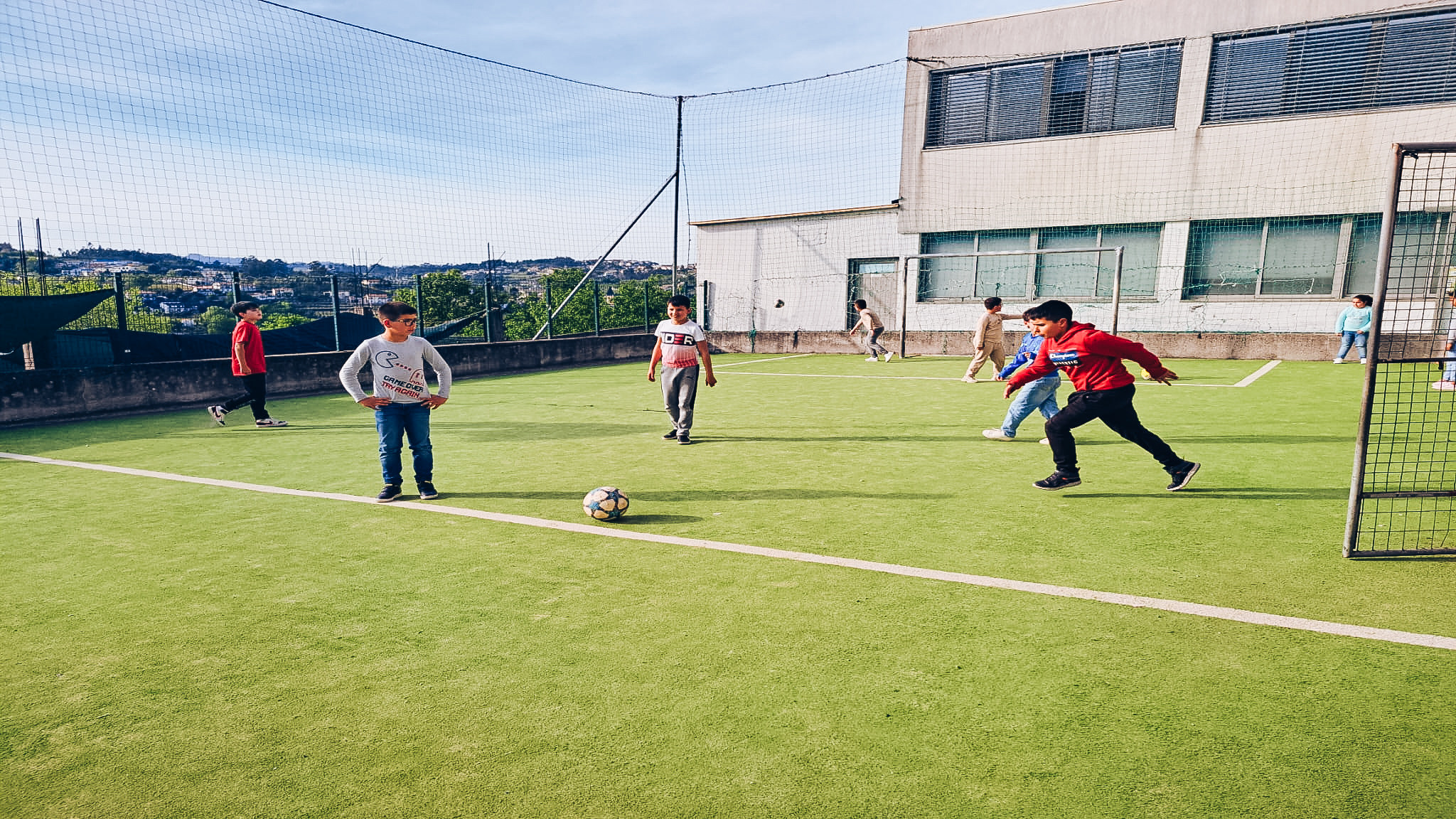 Jogo de futebol no campo exterior